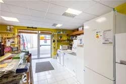 Entrée du magasin d'électroménager Grand Laurent à Arinthod